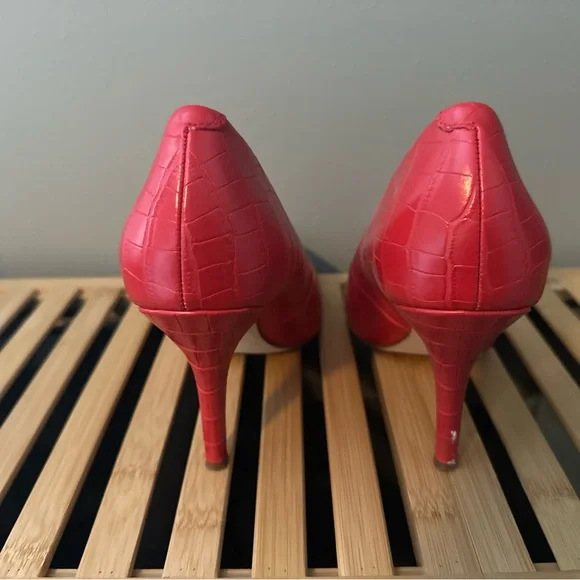 Nine West Hot Pink Snakeskin Pumps Size 8.5 - Picture 3 of 4